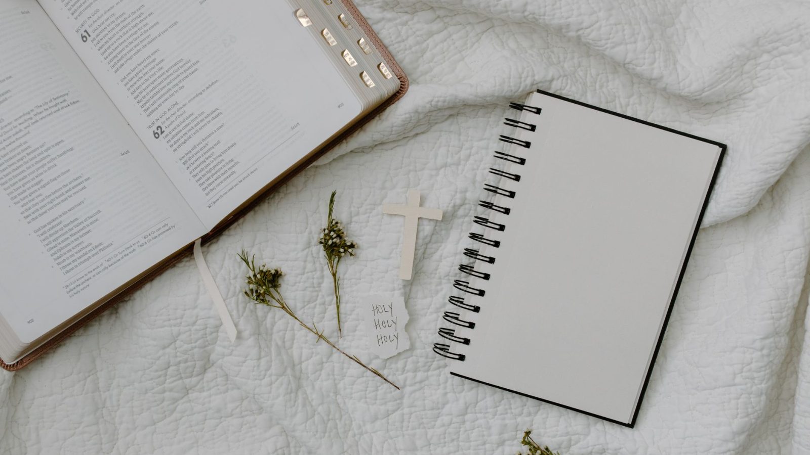 How to Start a Gratitude Journal as a Christian — featured image