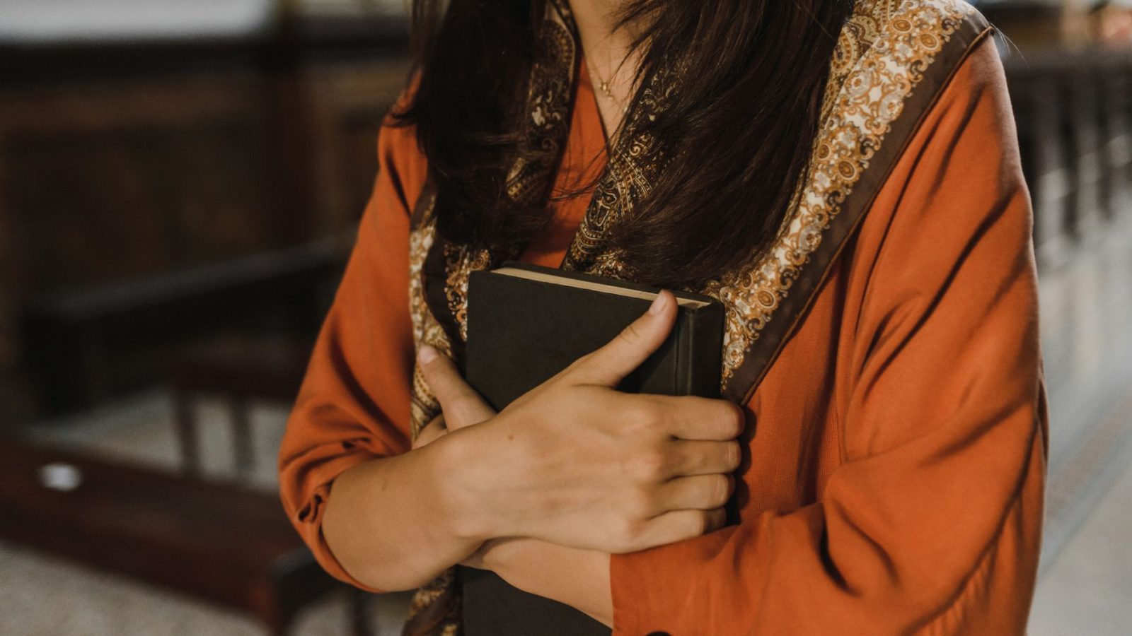 How to Practice Biblical Hospitality — featured image